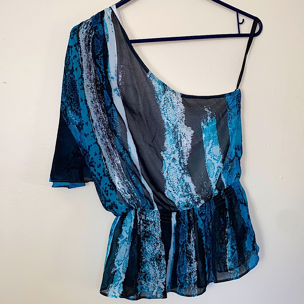 One shoulder Ruffle Top